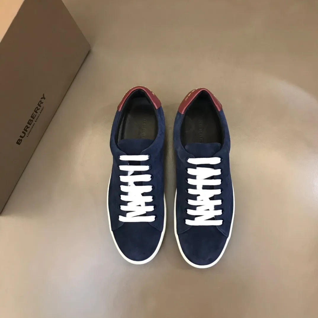 ¥380 B’s men’s classic low-top sneakers are reinterpreted in Vintage plaid cotton and cowhide materials, decorated with a new brand logo. First-layer cowhide lining, heel decorated with Burberry lettering embossed logo, original outsole 38-45